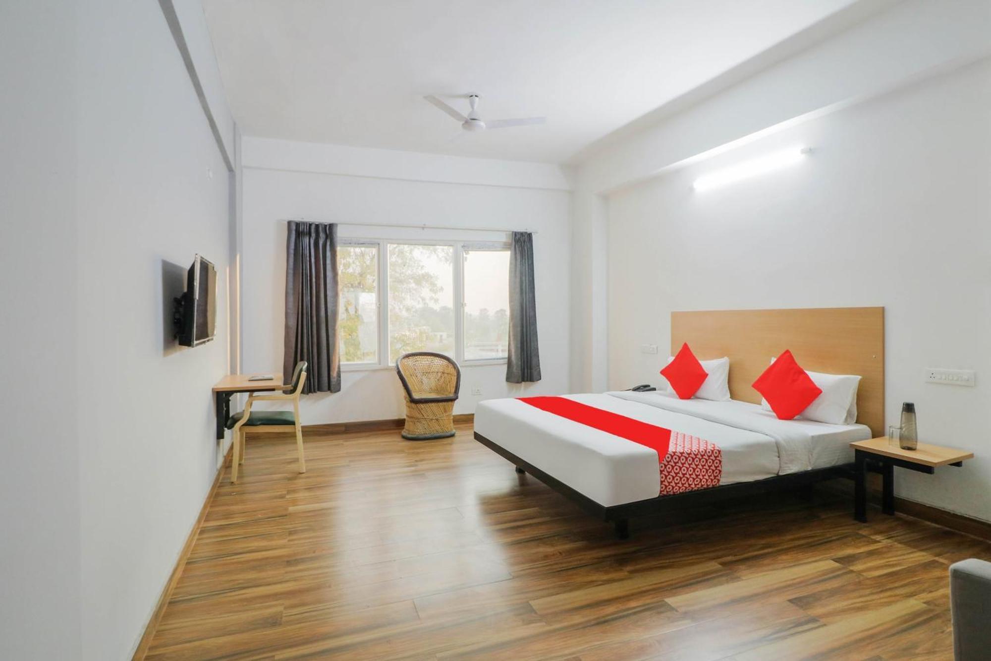 Townhall Bhiwadi Bagian luar foto